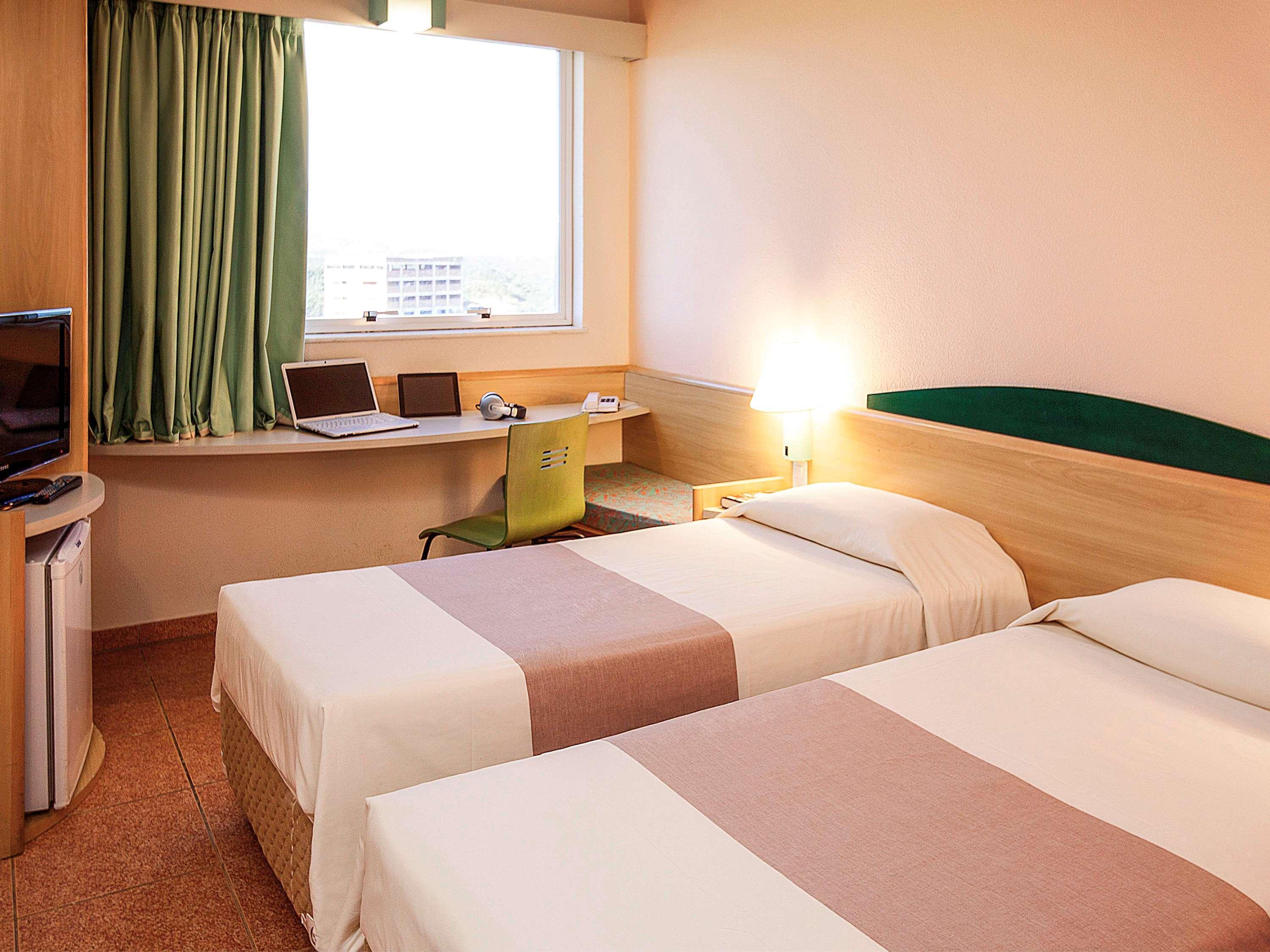 Готель Ibis Vitoria Aeroporto Екстер'єр фото